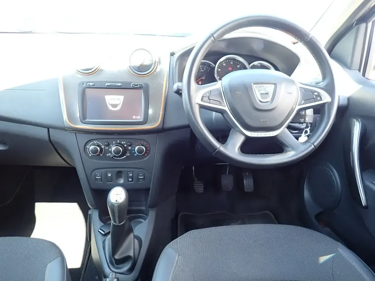 Used Dacia Sandero Stepway 90 HP (66 kW) 2017 Grey Hatchback