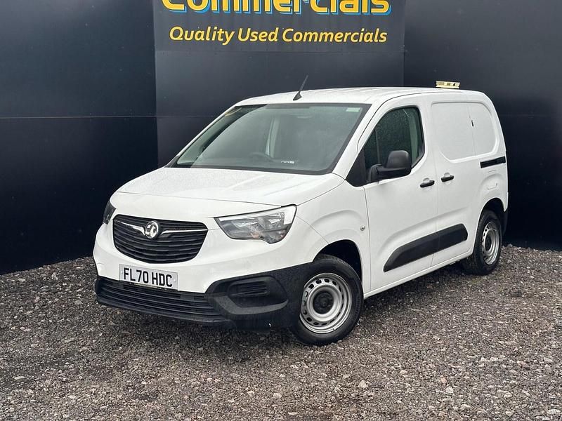 Second-hand Vauxhall Combo Edition 100 CP (73 kW) 2020 Alb Monovolum