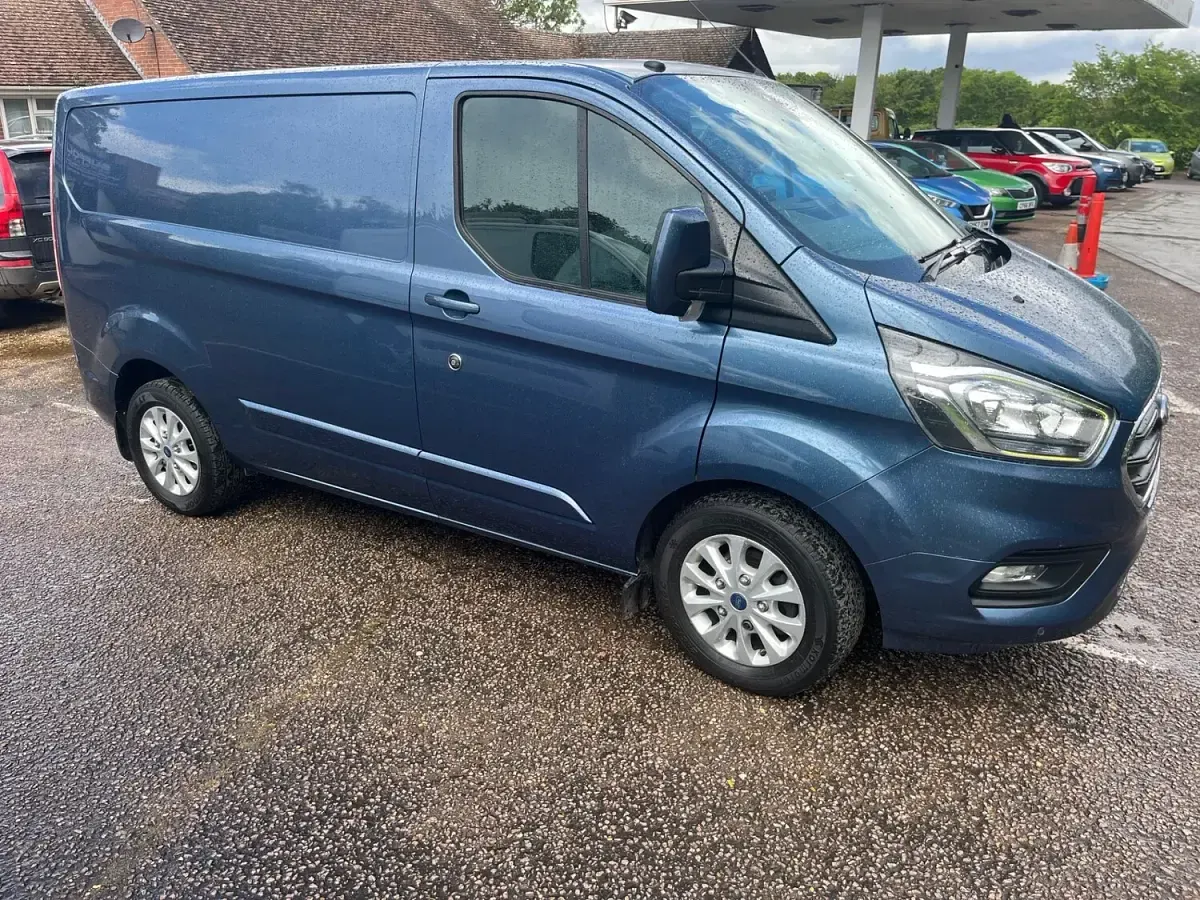 Used Ford Transit Custom Limited 130 HP (95 kW) 2019 Blue Van
