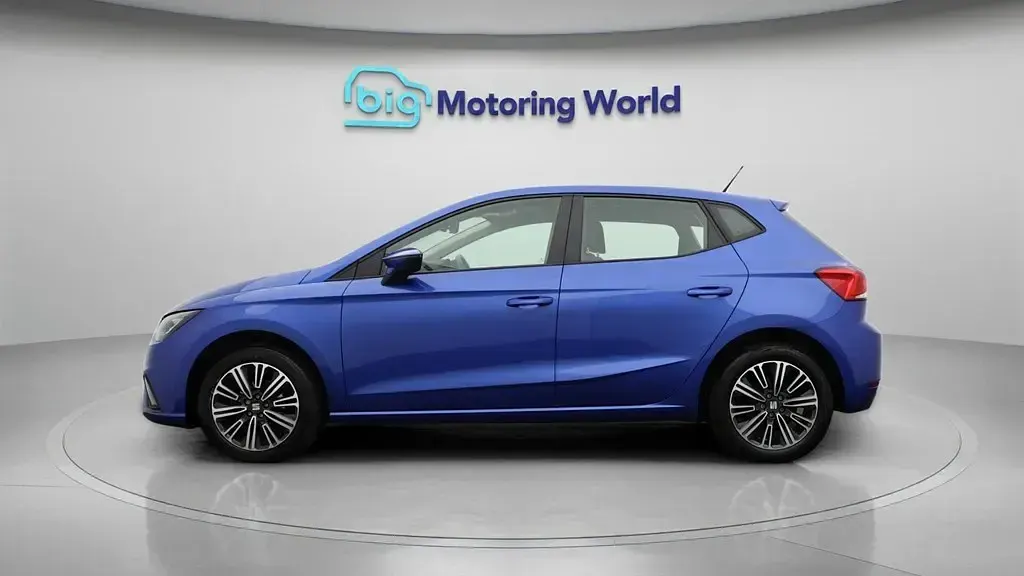 Begagnad Seat Ibiza SE Technology 95 HK (69 kW) 2023 Blå Halvkombi