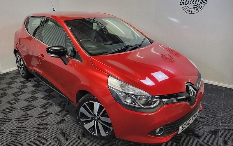 Used Renault Clio IV Dynamique 90 HP (66 kW) 2016 Red Hatchback