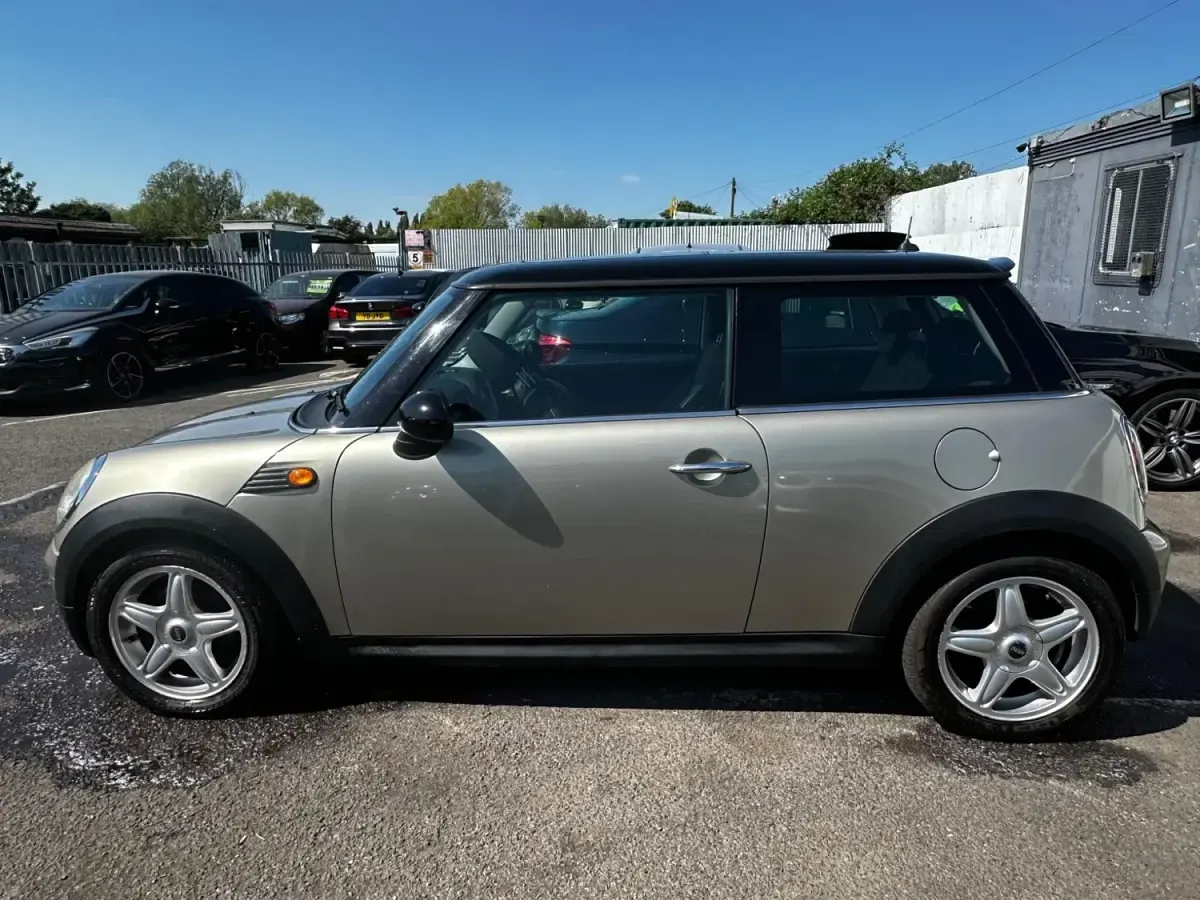 Używany Mini Cooper Hatch 2009 Srebrny Hatchback