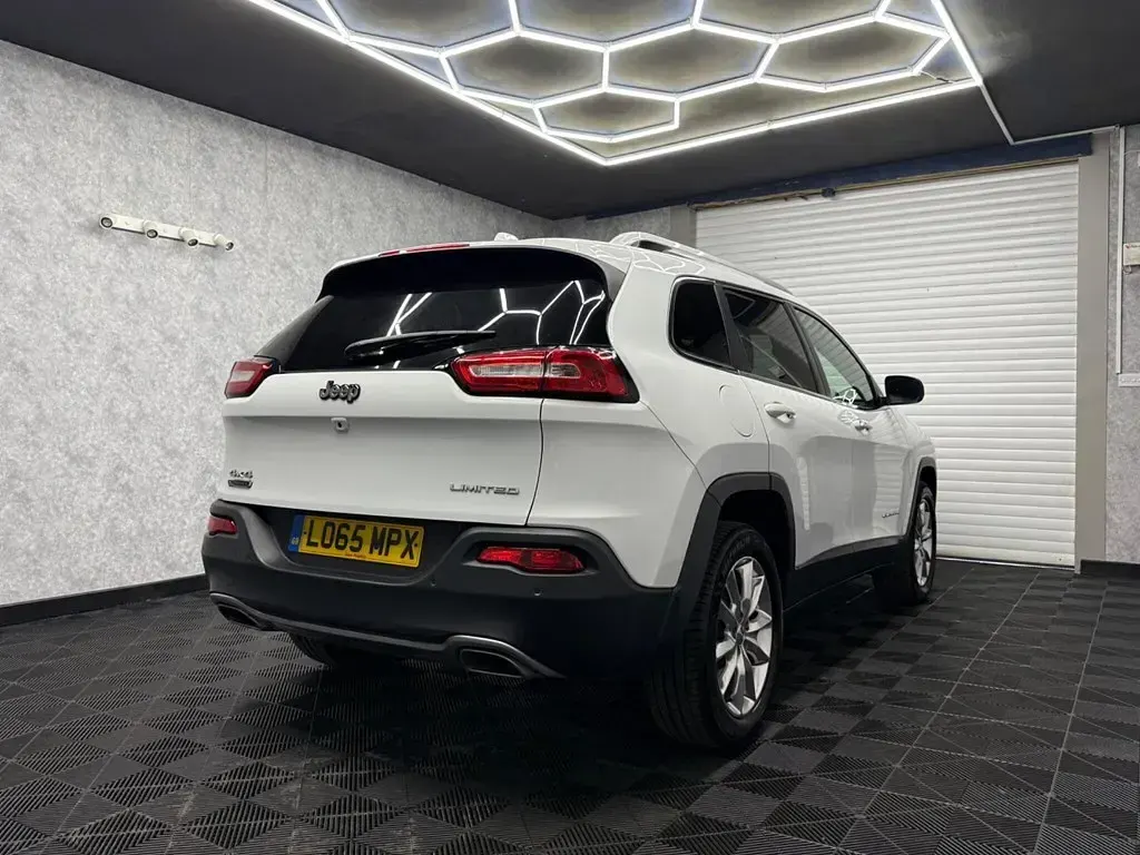Used Jeep Cherokee Limited 200 HP (147 kW) 2015 White SUV
