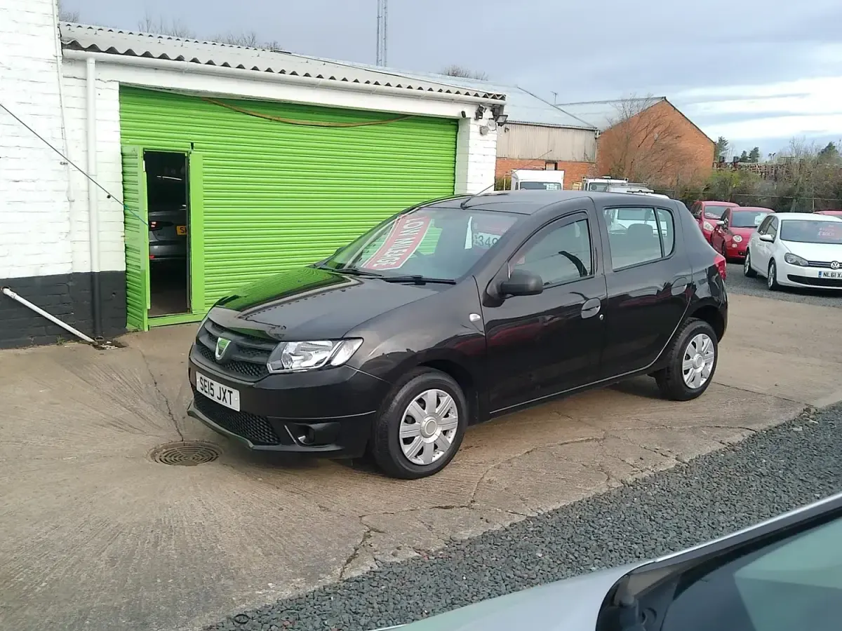 Usado Dacia Sandero Ambiance 73 CV (53 kW) 2015 Negro Utilitario