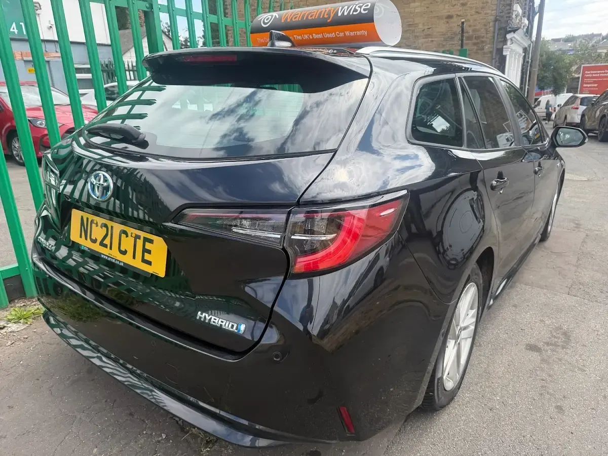 Used Toyota Corolla 122 HP (89 kW) 2021 Black Estate
