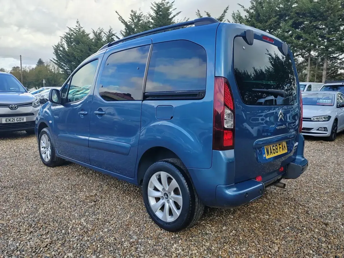 Gebraucht Citroën Berlingo Flair 100 PS (73 kW) 2019 Blau Van / Kleinbus