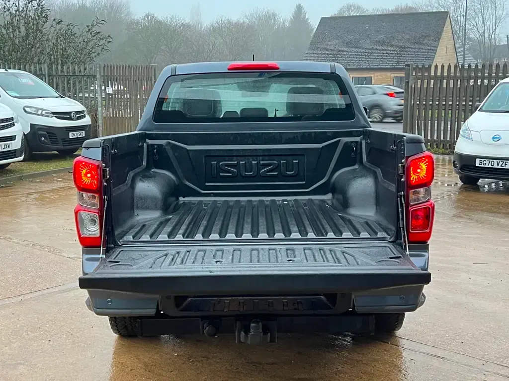 Used Isuzu D-Max 163 HP (119 kW) 2021 Grey Pickup