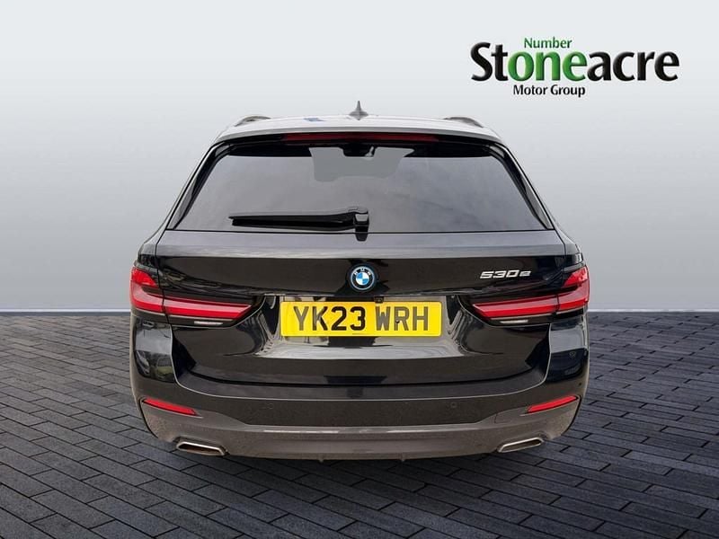 Usado BMW 530e M Sport 288 HP (211 kW) 2023 Preto Carrinha