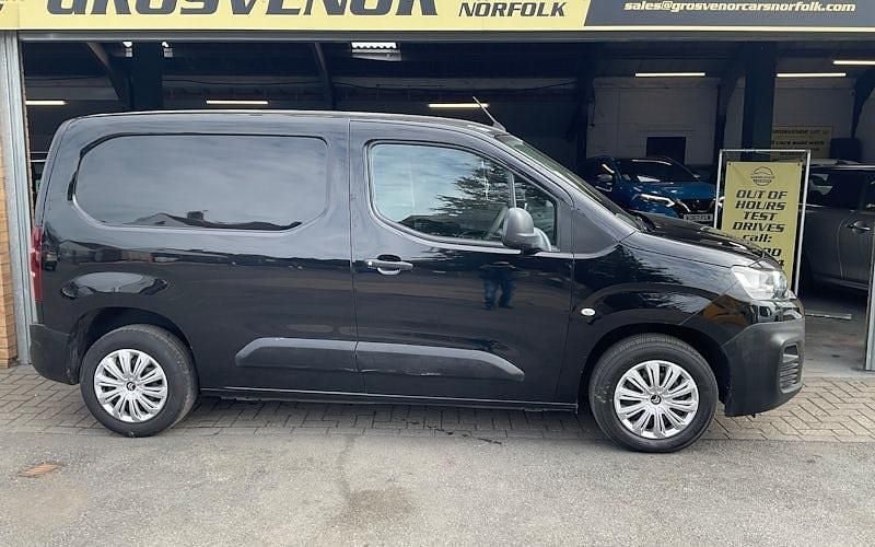 Used Citroën Berlingo 75 HP (55 kW) 2019 Black MPV