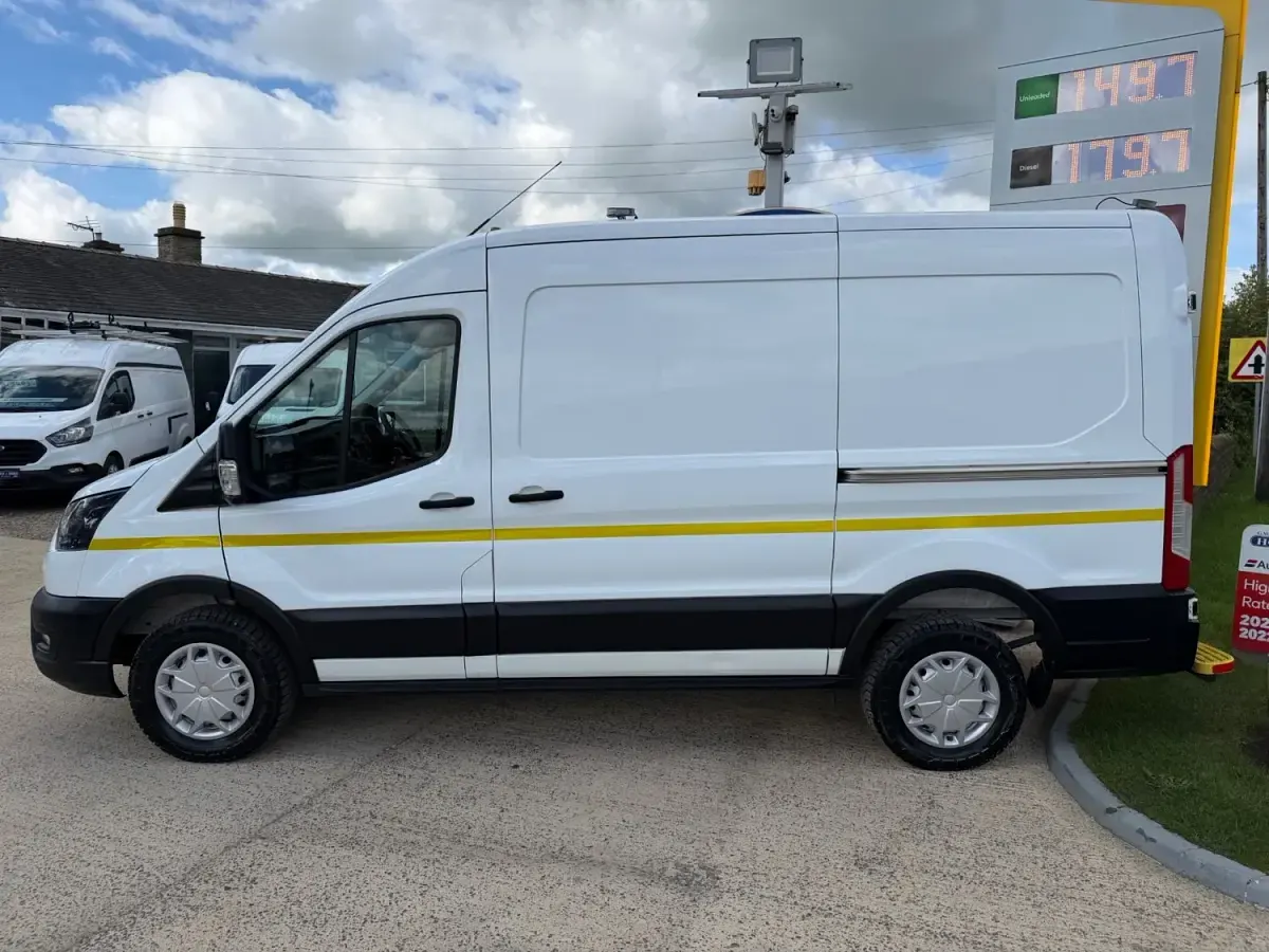 Usado Ford Transit 130 HP (95 kW) 2021 Branco