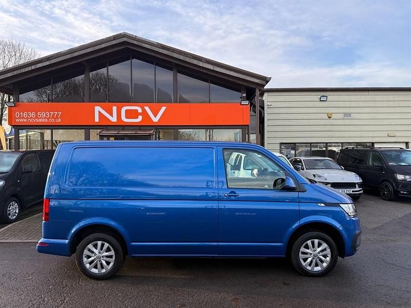 Second-hand VW Transporter 150 CP (110 kW) 2020 Albastru Van