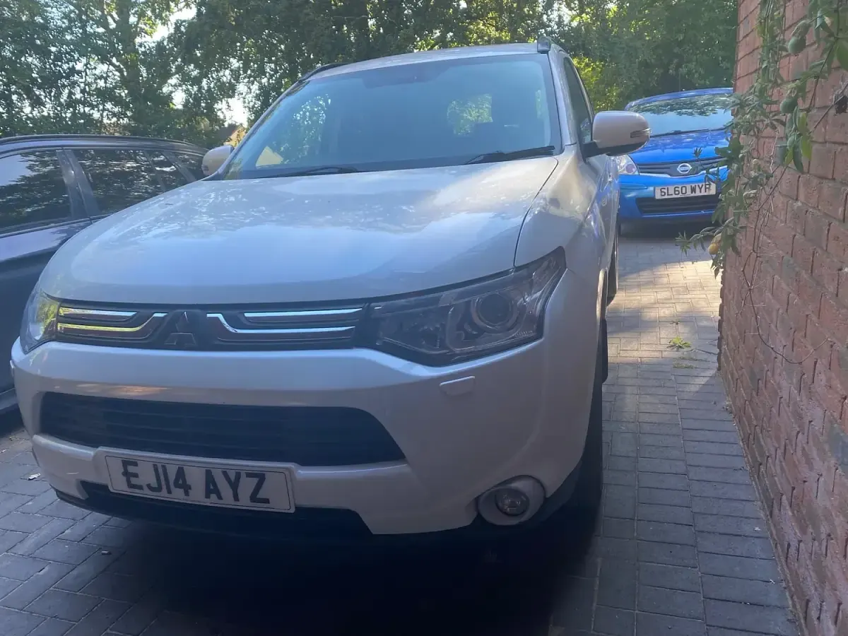 Used Mitsubishi Outlander 2014 White SUV