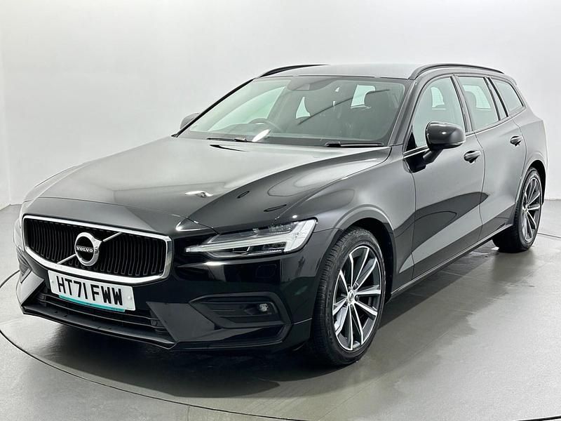 Used Volvo V60 Momentum 163 HP (119 kW) 2021 Black Estate