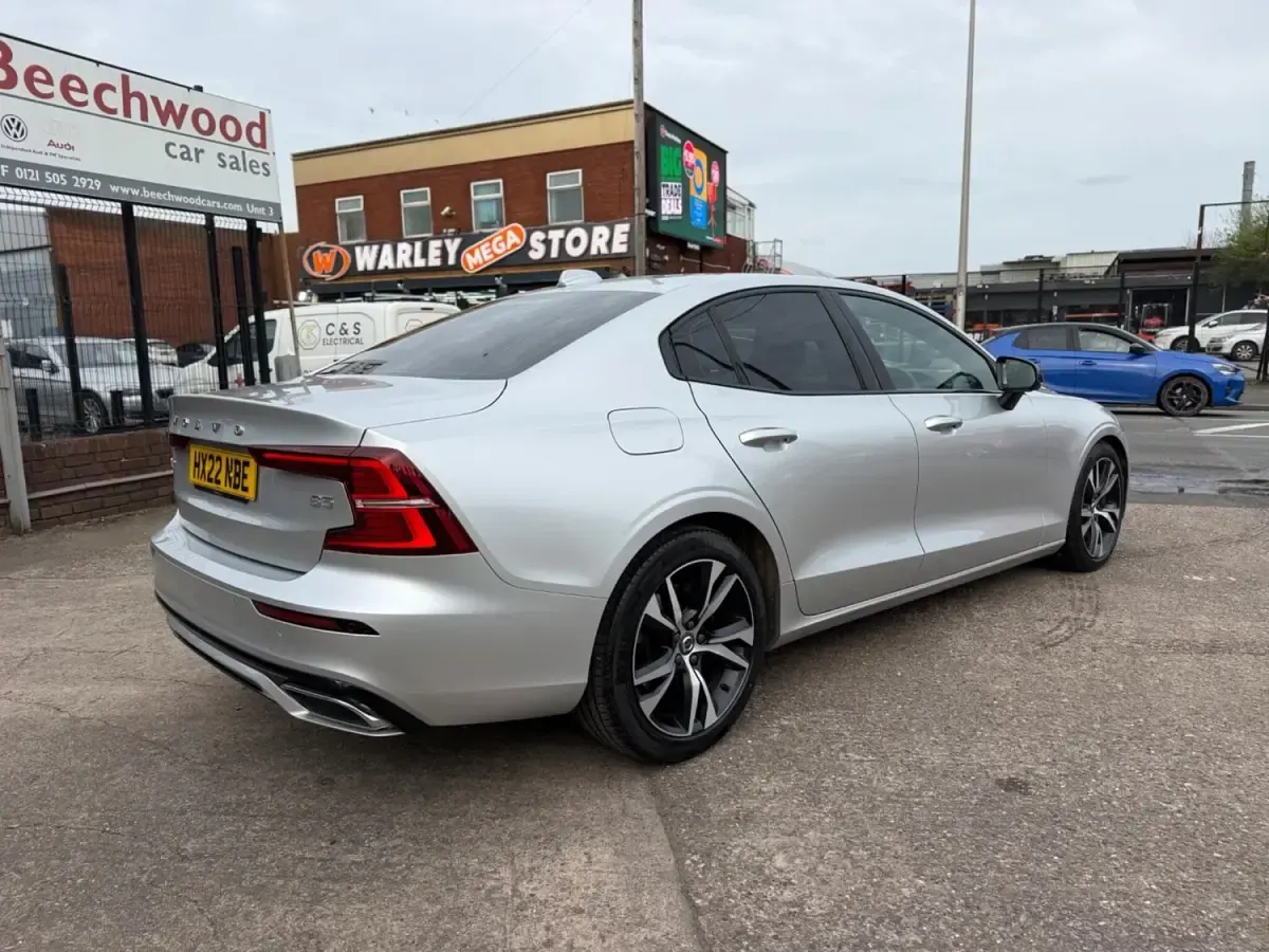 Begagnad Volvo S60 R-Design 250 HK (183 kW) 2022 Silver Sedan