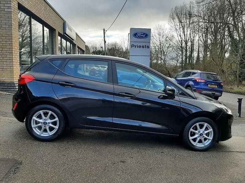 Used Ford Fiesta Zetec 100 HP (73 kW) 2018 Agate black Hatchback