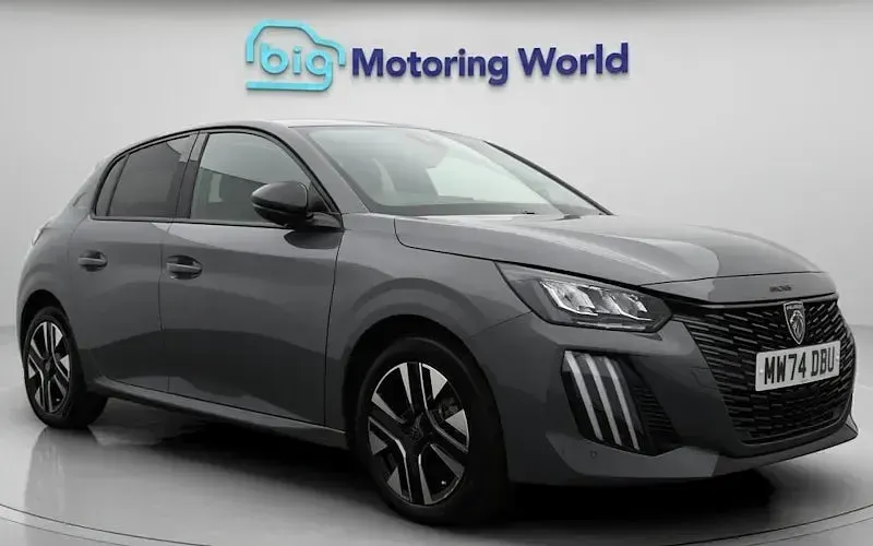 Used Peugeot 208 Allure 101 HP (74 kW) 2024 Hatchback