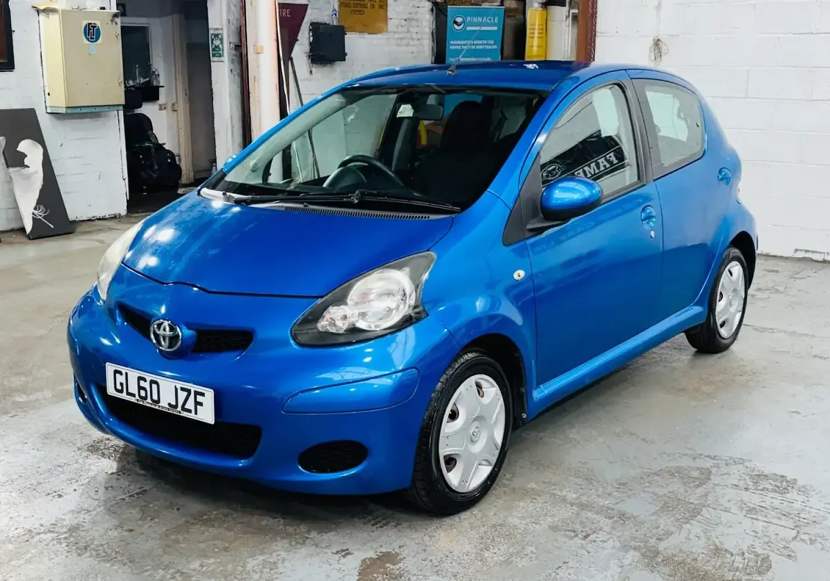 Used Toyota Aygo 68 HP (50 kW) 2011 Blue Hatchback