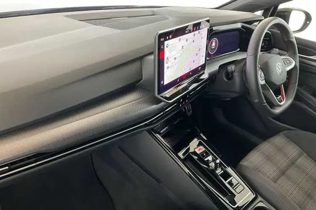 Second-hand VW Golf VIII 265 CP (194 kW) 2024