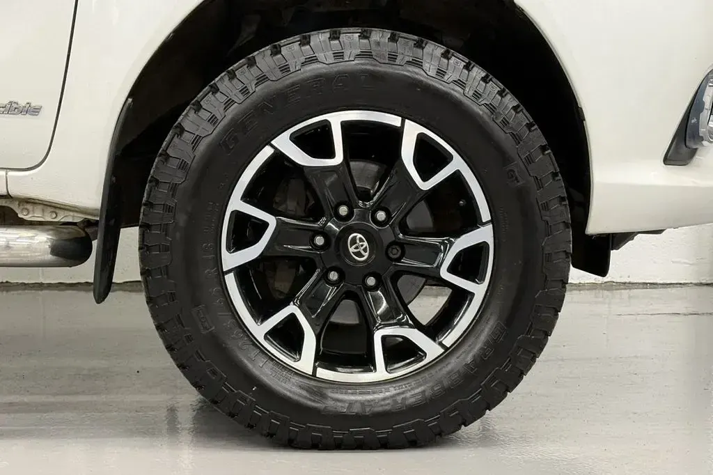 Käytetty Toyota HiLux 150 HP (110 kW) 2017 Valkoinen Nouto
