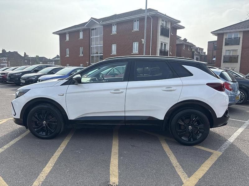 Used Vauxhall Grandland X GS Line 128 HP (94 kW) 2022 White SUV