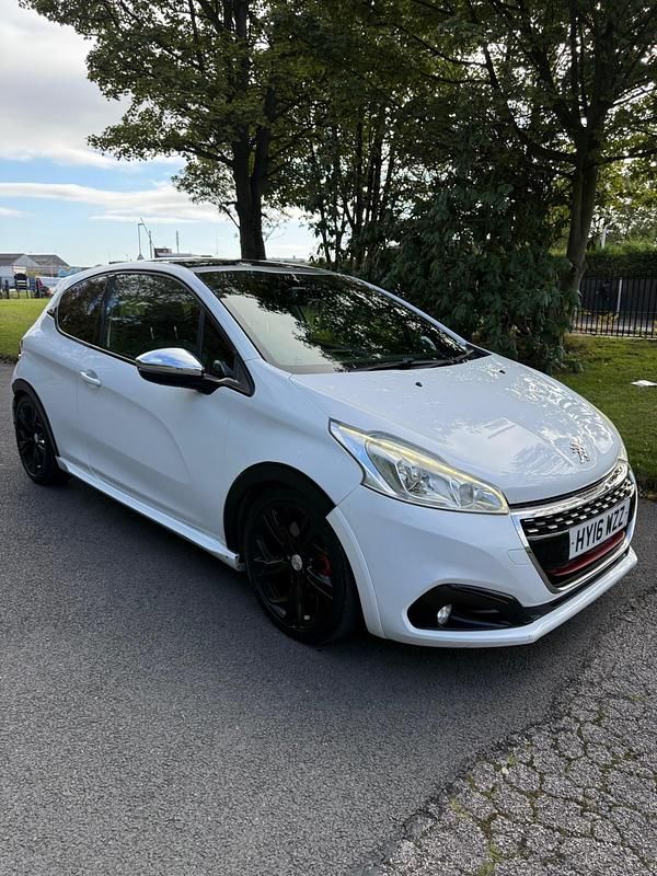 White Used 2016 Peugeot 208 Prestige Hatchback | £3,500 (Super price) - Image 1/4