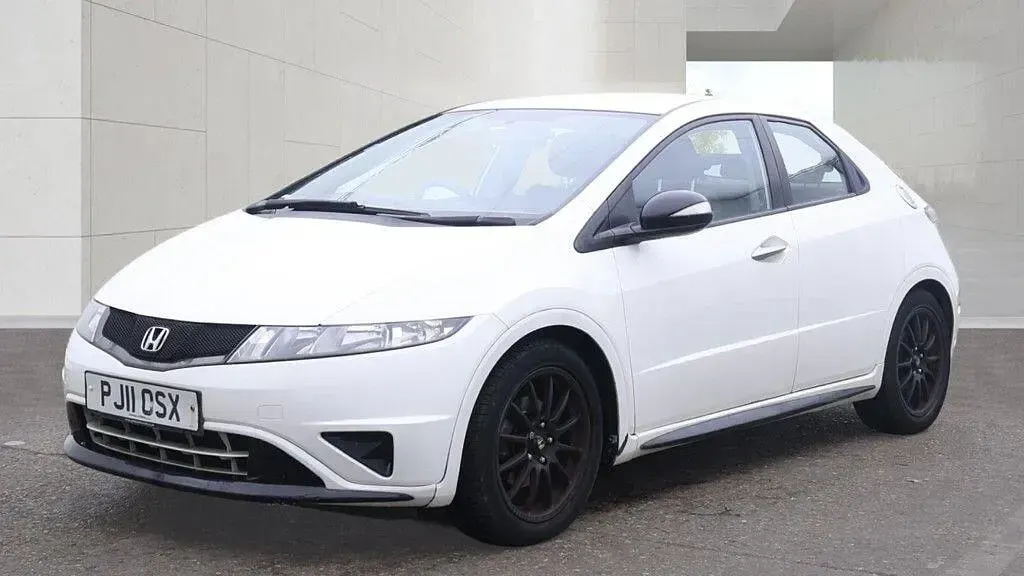 Used Honda Civic 98 HP (72 kW) 2011 White Hatchback