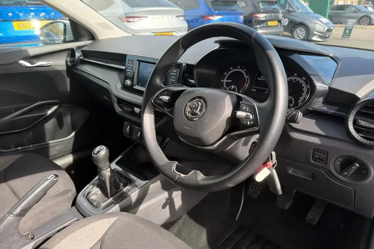 Gebraucht Skoda Fabia Comfort 79 PS (58 kW) 2023 Weiß Kleinwagen