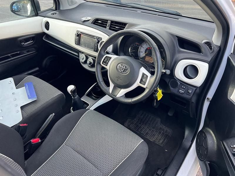 Used Toyota Yaris Trend 99 HP (72 kW) 2013 White Hatchback