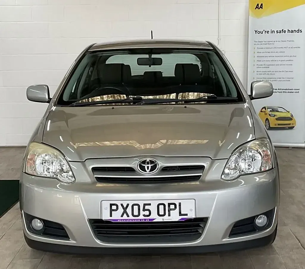 Used Toyota Corolla 110 HP (80 kW) 2005 Silver Hatchback