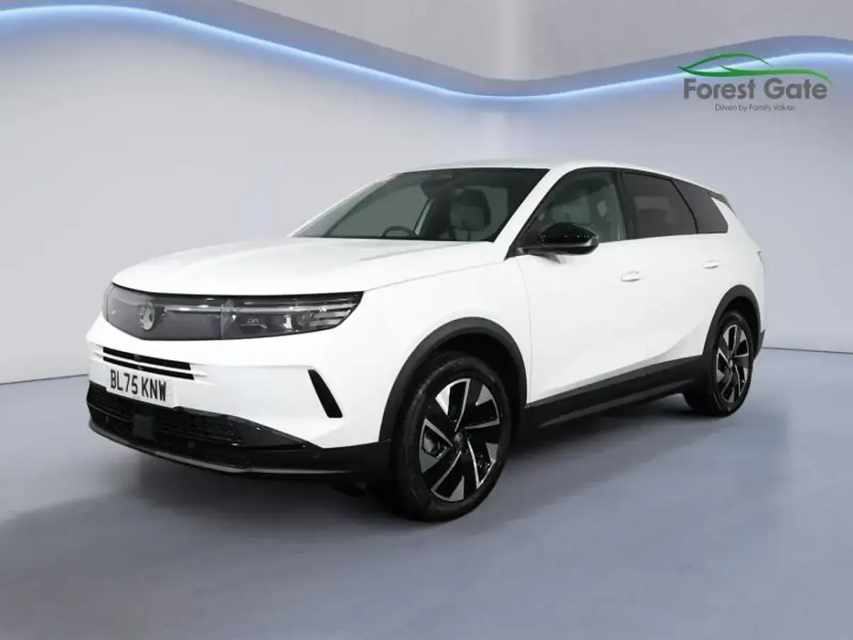 Used Vauxhall Grandland X Ultimate 143 HP (105 kW) 2025 White SUV