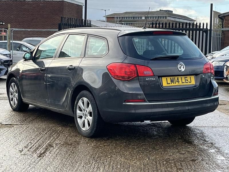 Used Vauxhall Astra Design Edition 2014 Grey Estate