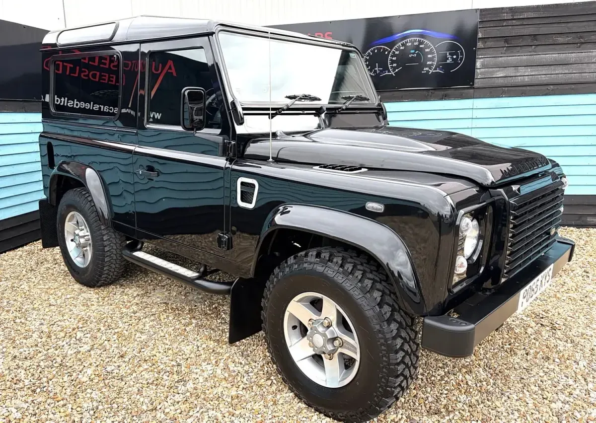 Usado Land Rover Defender Landmark 122 CV (89 kW) 2016 Negro Familiar