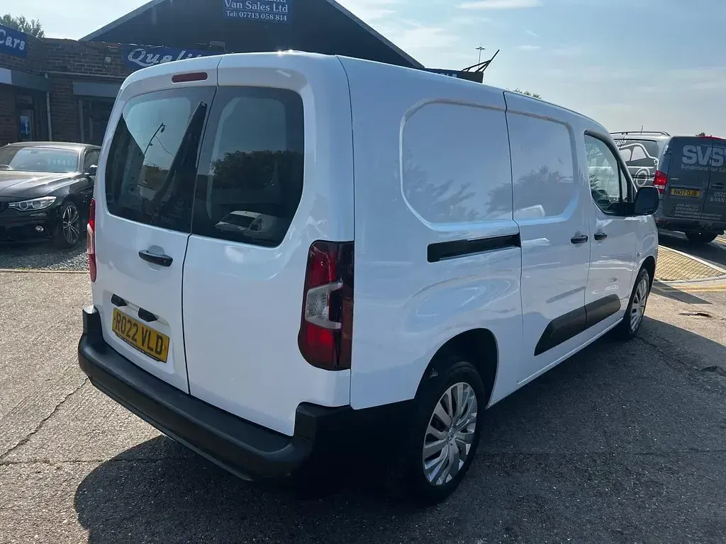 Used Peugeot Partner Premium 131 HP (96 kW) 2022 White MPV