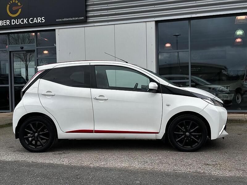 Used Toyota Aygo x-press 2018 White Hatchback