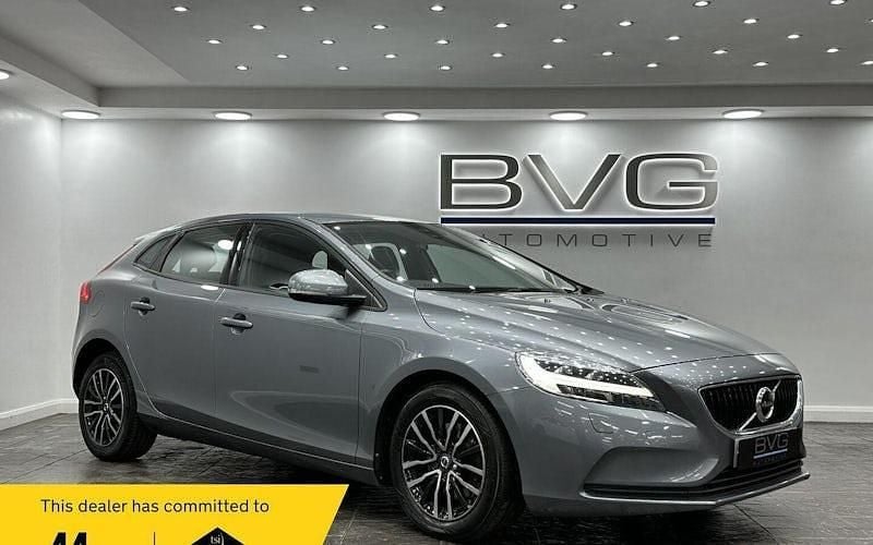 Used 2019 Volvo V40 Momentum Hatchback | £7,994 (Good price) - Image 1/2