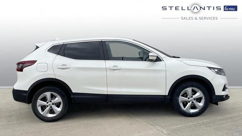 Used Nissan Qashqai Acenta Premium 158 HP (116 kW) 2021 White SUV