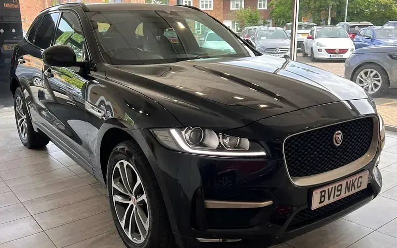 Usado Jaguar F-Pace R-Sport 179 HP (131 kW) 2020 SUV