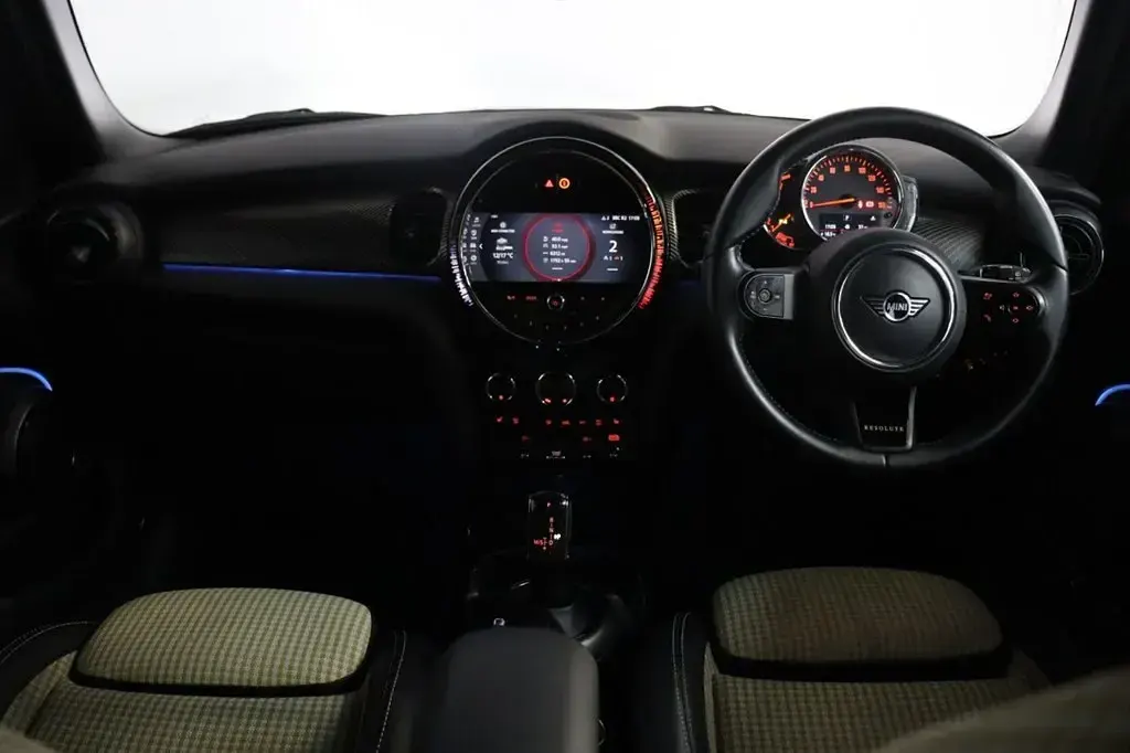 Used Mini Cooper Hatch 134 HP (98 kW) 2023 Green Hatchback