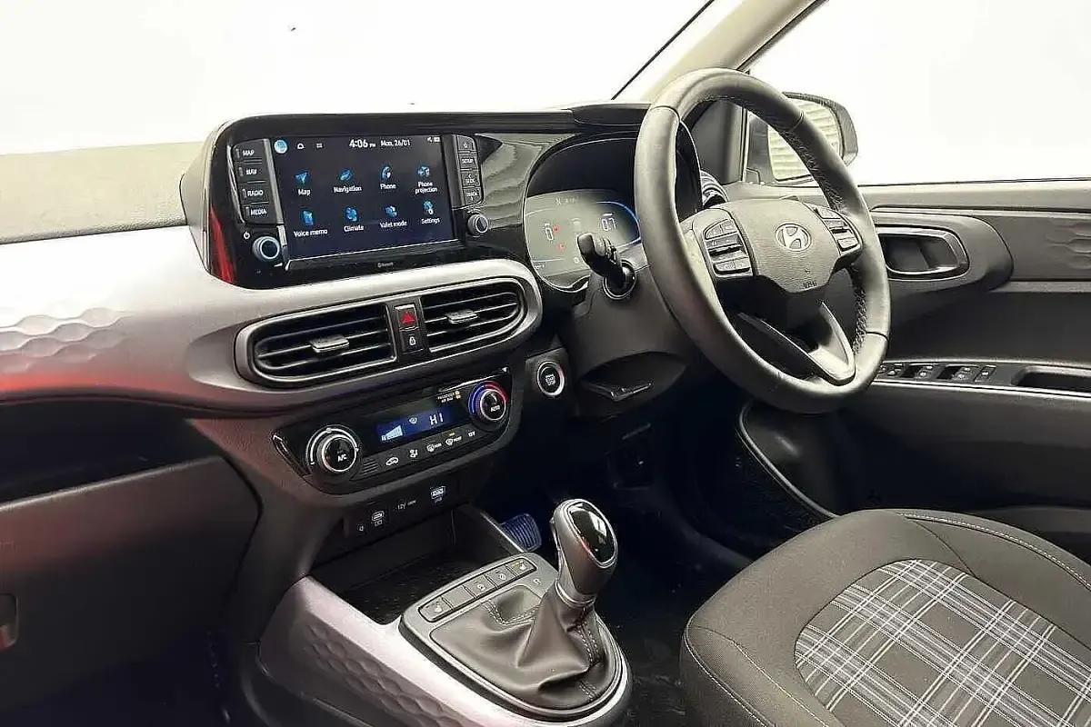 Used Hyundai i10 Premium 79 HP (58 kW) 2025 White Hatchback