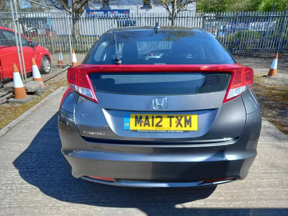 Używany Honda Civic ES 150 KM (110 kW) 2012 Szary Hatchback