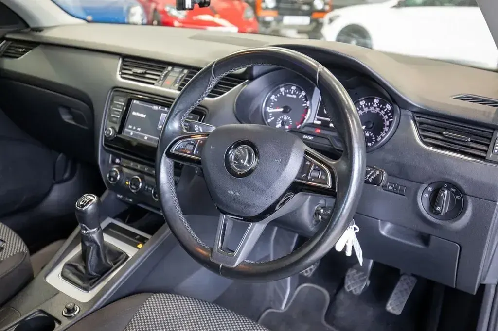 Begagnad Skoda Octavia SE 150 HK (110 kW) 2016 Vit Kombi