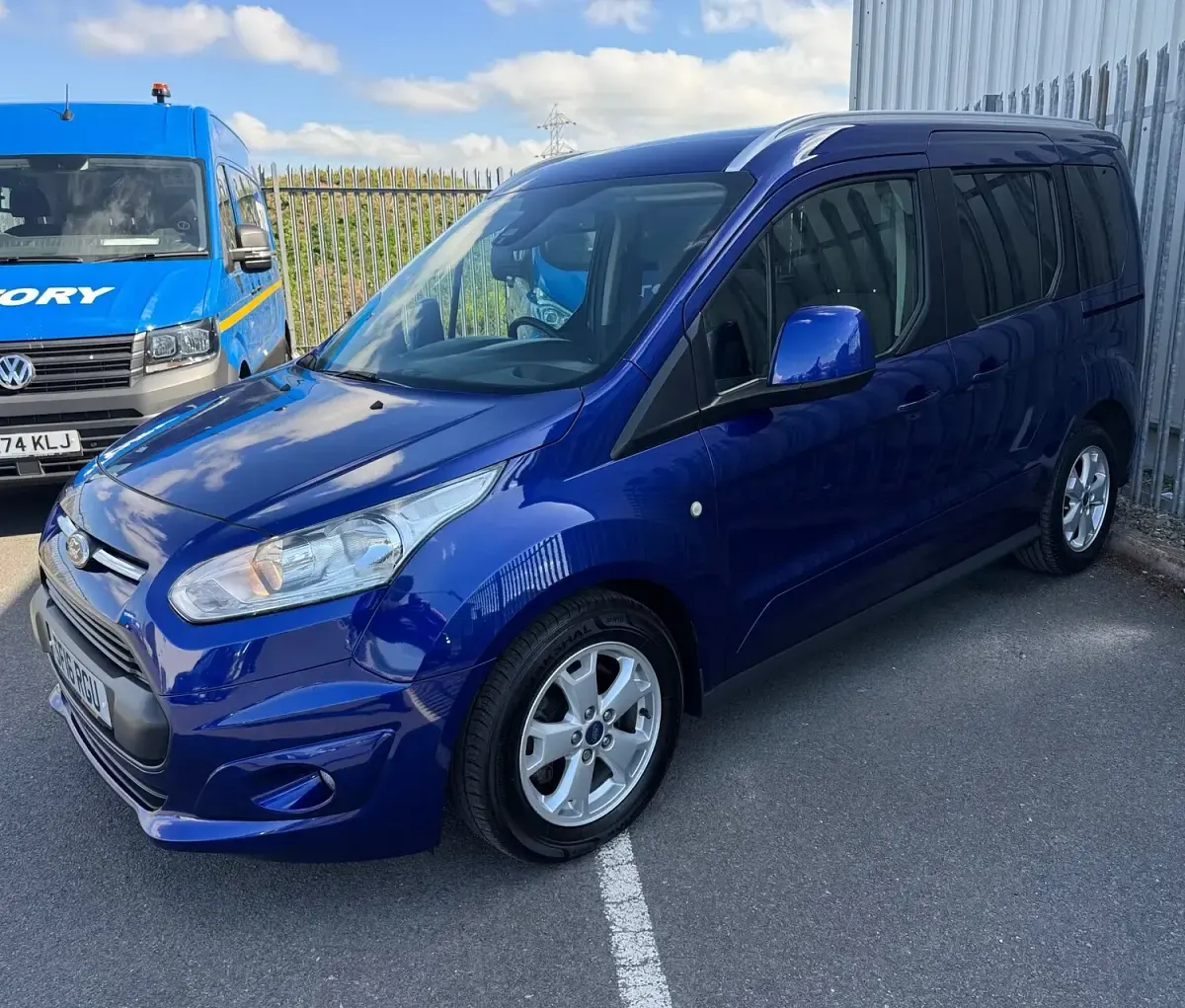 Used Ford Tourneo Connect Titanium 100 HP (73 kW) 2016 Blue MPV