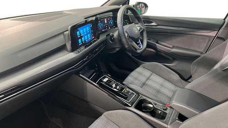 Second-hand VW Golf VIII 245 CP (180 kW) 2024