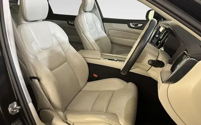 Used Volvo XC60 Inscription 250 HP (183 kW) 2021 Black SUV