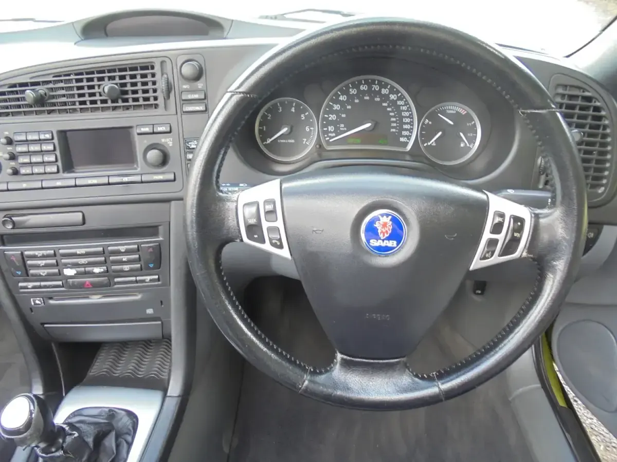 Używany Saab 9-3 Cabriolet Aero 2005 Żółty Kabriolet
