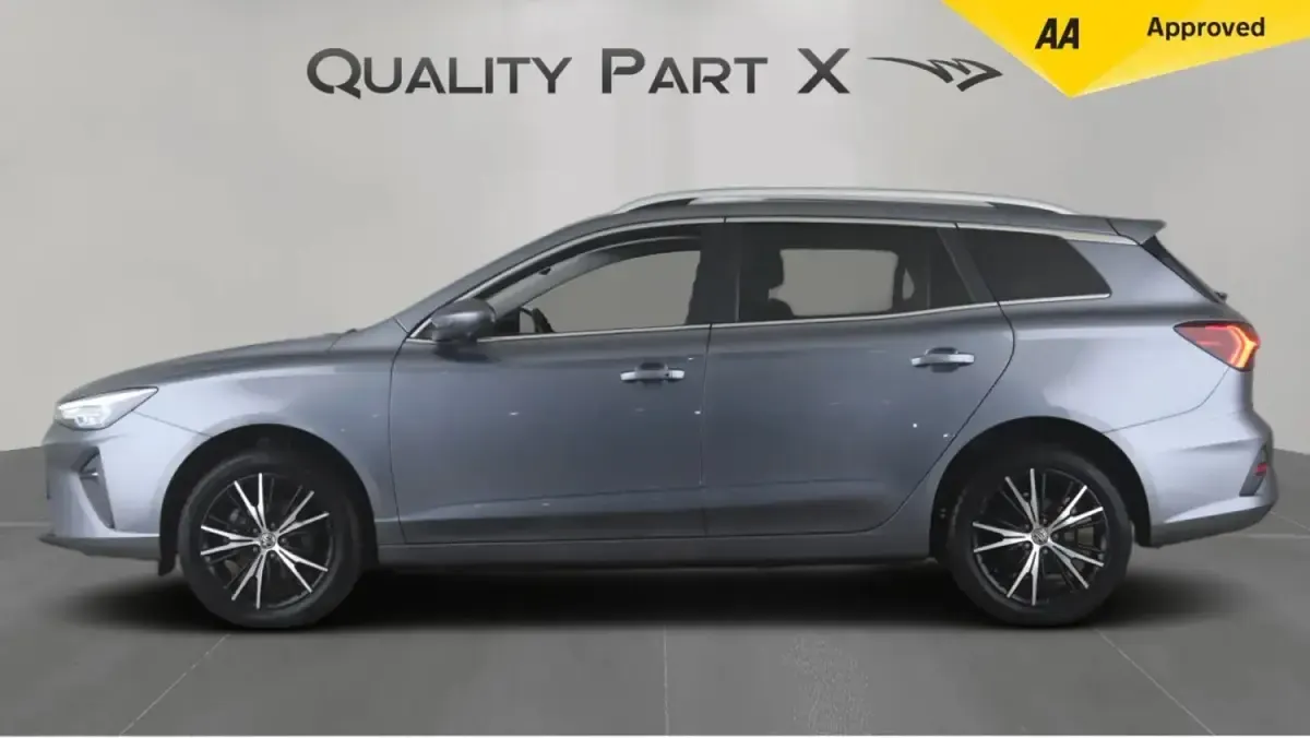 Usado MG MG5 EV Trophy 114 kW (156 HP) 2023 Cinzento Carrinha
