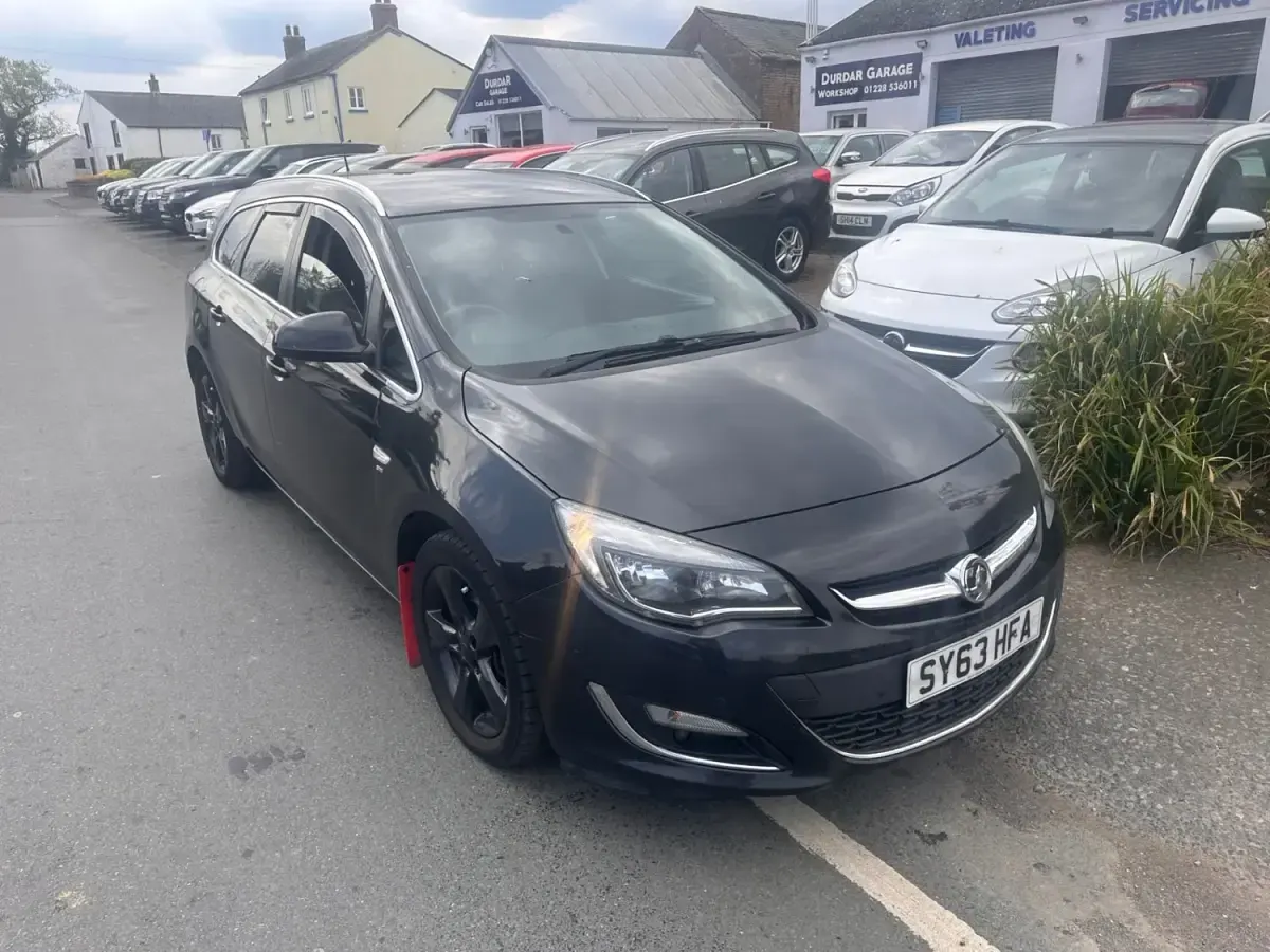 Gebraucht Vauxhall Astra SRi 165 PS (121 kW) 2013 Schwarz Kleinwagen