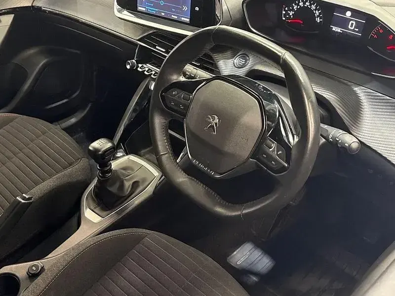 Used Peugeot 2008 Active+ 100 HP (73 kW) 2023 Black SUV