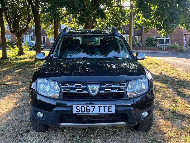 Usado Dacia Duster Lauréate 125 HP (91 kW) 2017 Preto SUV