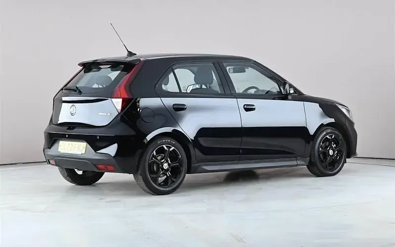 Käytetty MG MG3 Excite 106 HP (77 kW) 2023 Musta Viistoperä